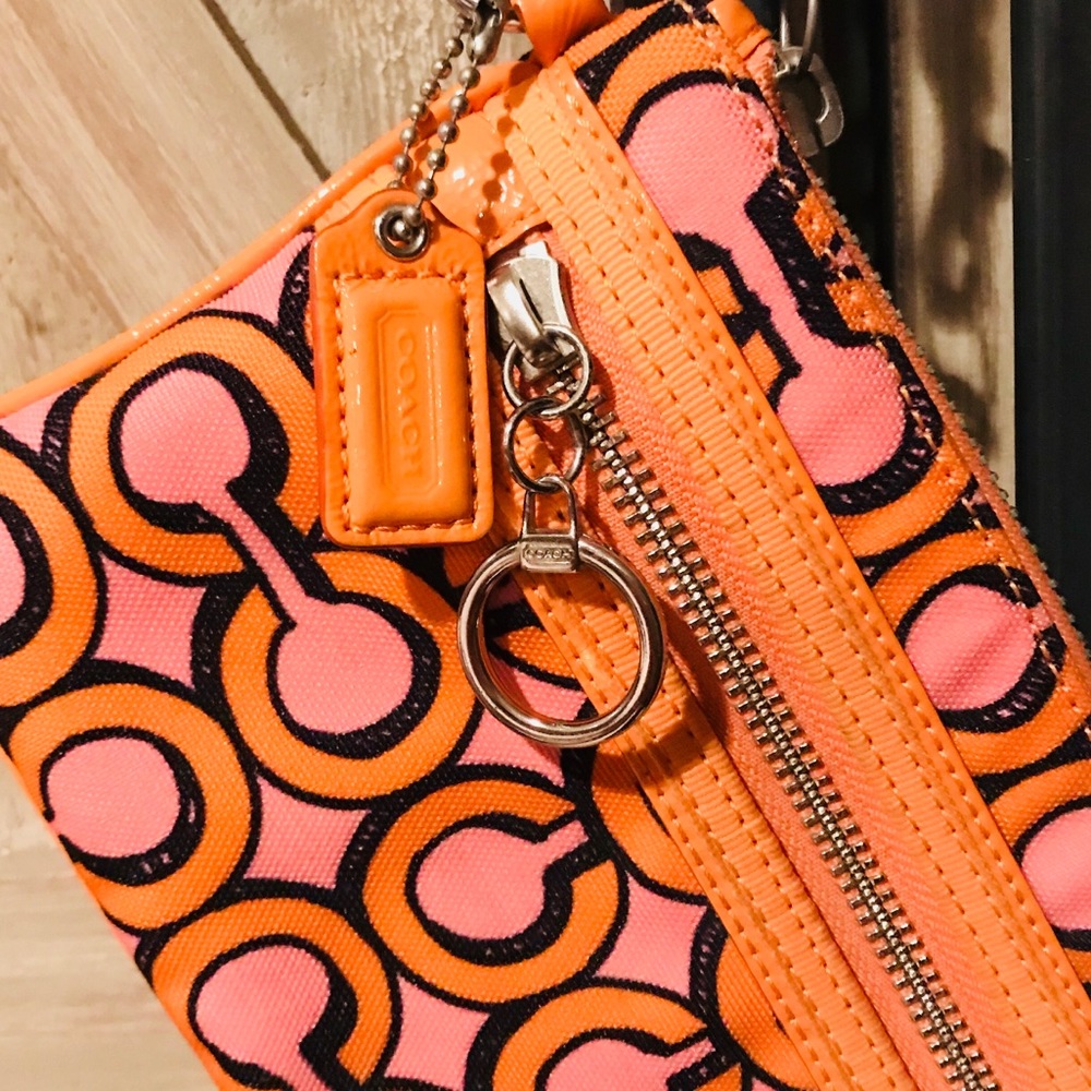 Coach Poppy Wristlet - Picture 7 of 8